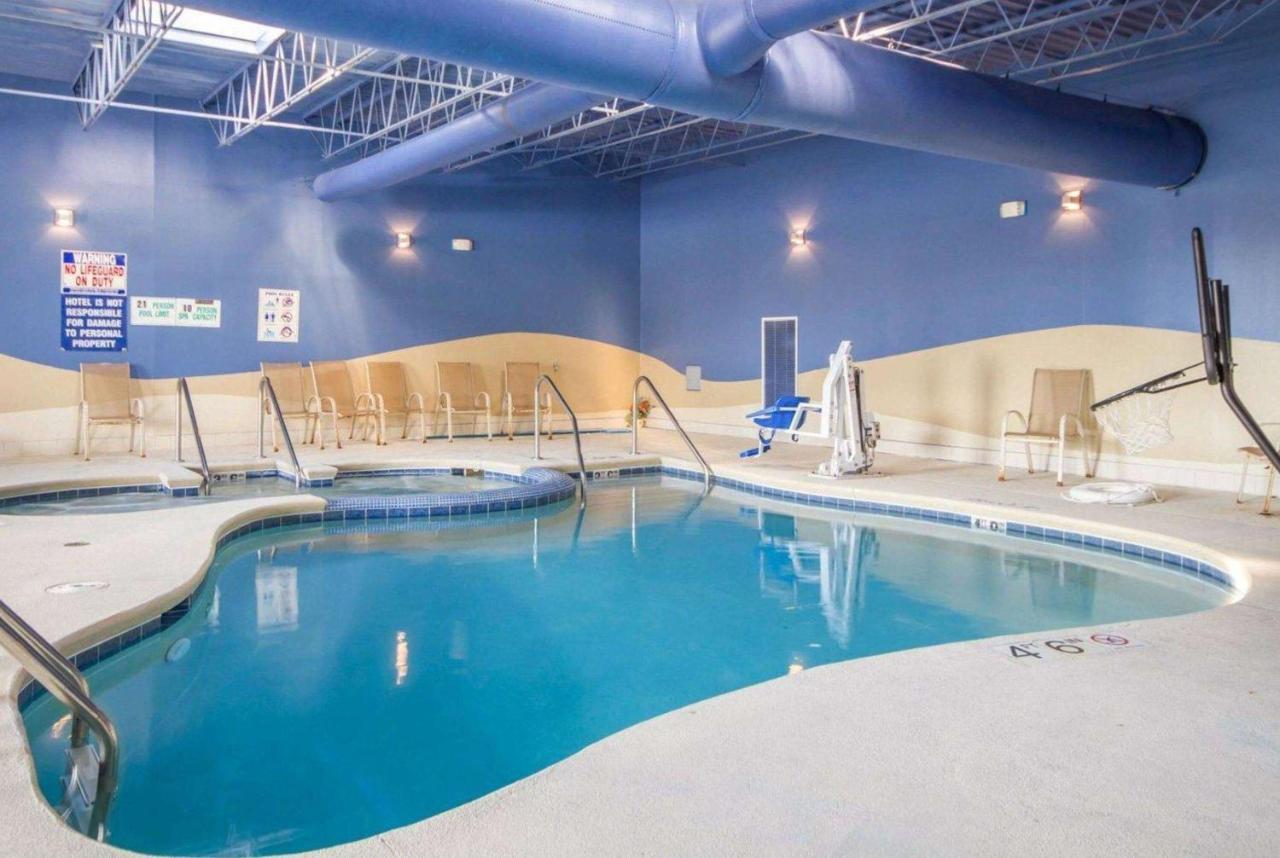 Hotel Wingate By Wyndham Sheboygan Exterior foto