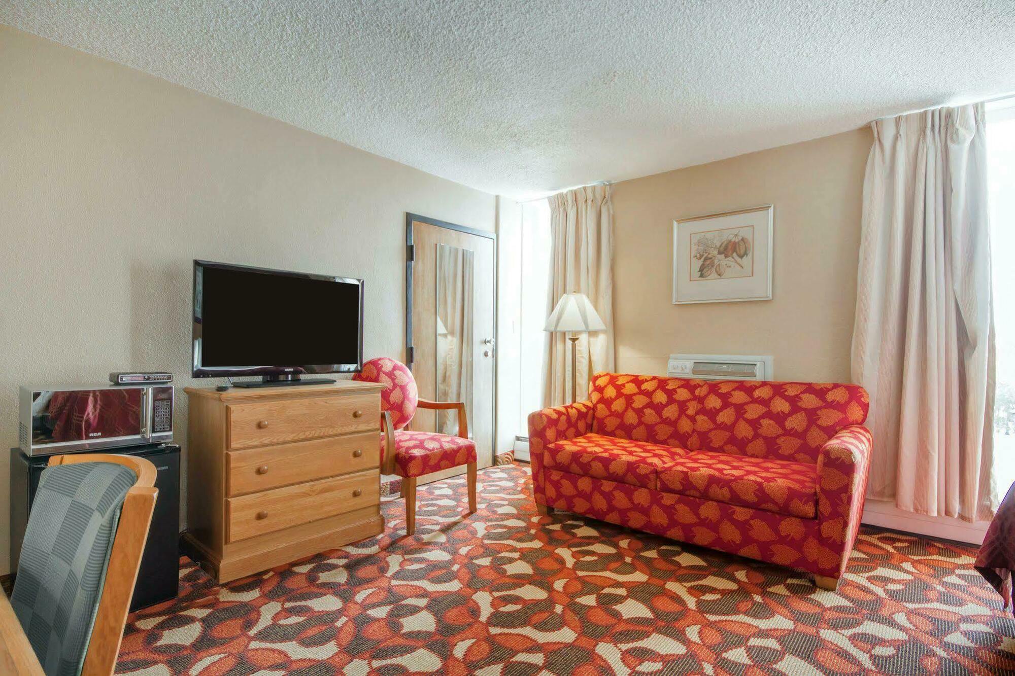 Hotel Wingate By Wyndham Sheboygan Exterior foto